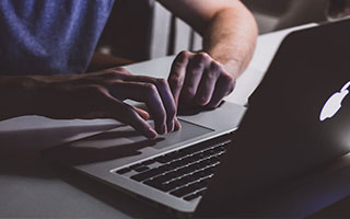 爱游戏登录入口-LOL赛事对电竞产业的影响：如何推动电竞发展，lol电竞的成功