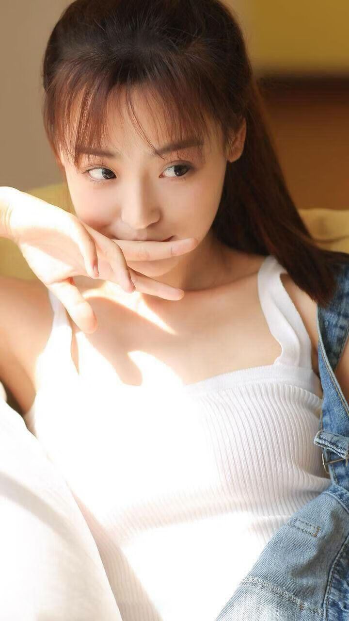 克罗地亚骑手吉塔·日特科维奇在2024年国际马术联合会世界障碍赛中获得第十名,展现坚韧精神。