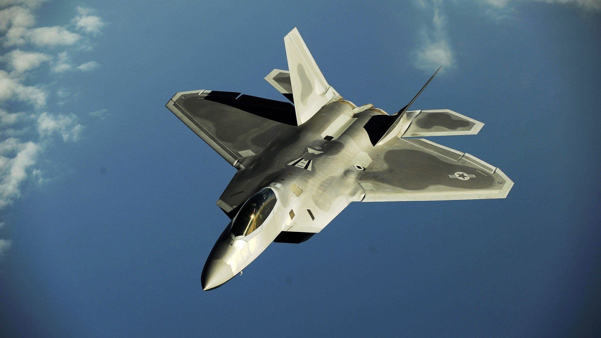 亚洲杯国足迎战 球迷热议球员表现，亚洲杯国足迎战 球迷热议球员表现如何