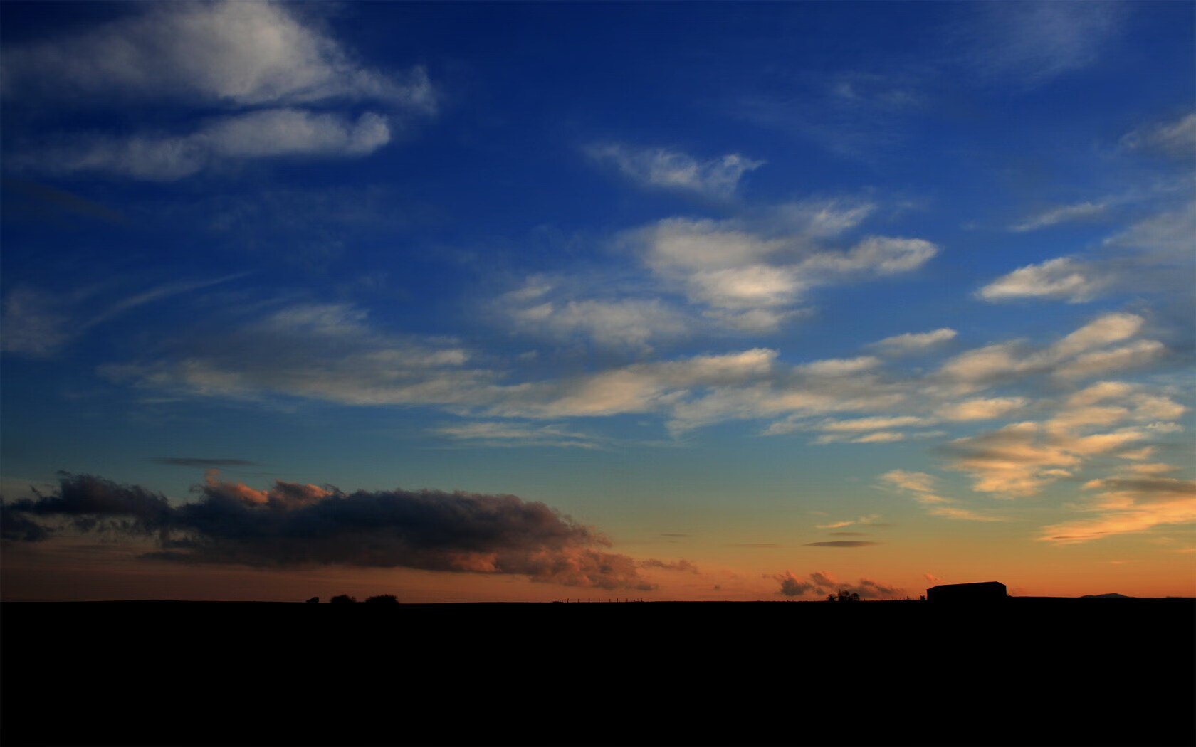 爱游戏官方-欧洲杯战术大变革：布局巧妙引爆全场！，欧洲杯技术分析